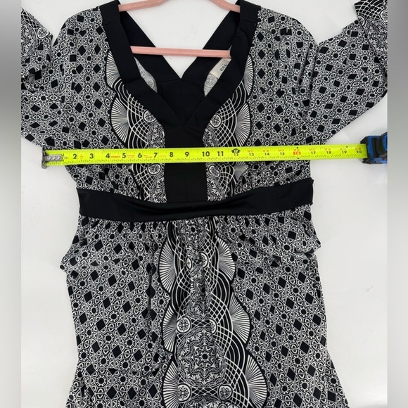 ECI New York Women's Dress Black/White Geometric Print Tie Back - Picture 6 of 10